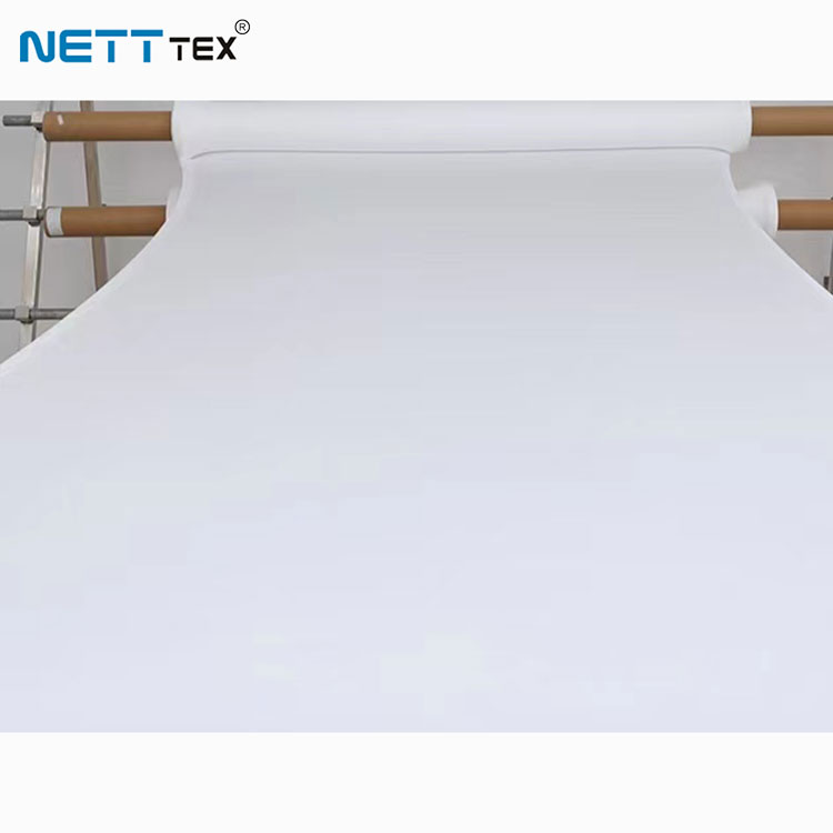 Comment la membrane PTFE réalise-t-elle la respirabilité et l'imperméabilité?